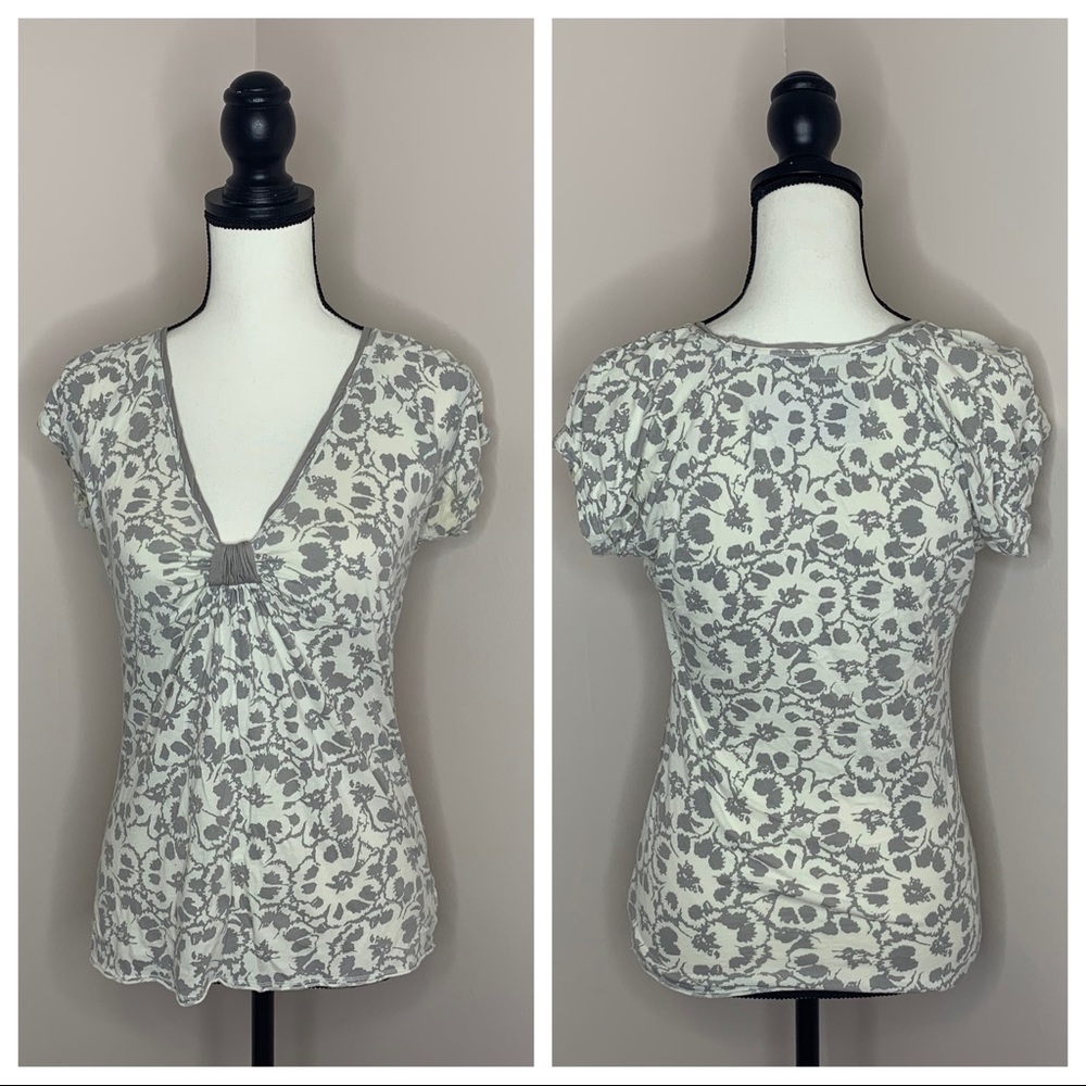 American Eagle floral deep v tee